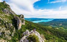 hiking trip in the gorges verdon from moustiers sainte marie in provence