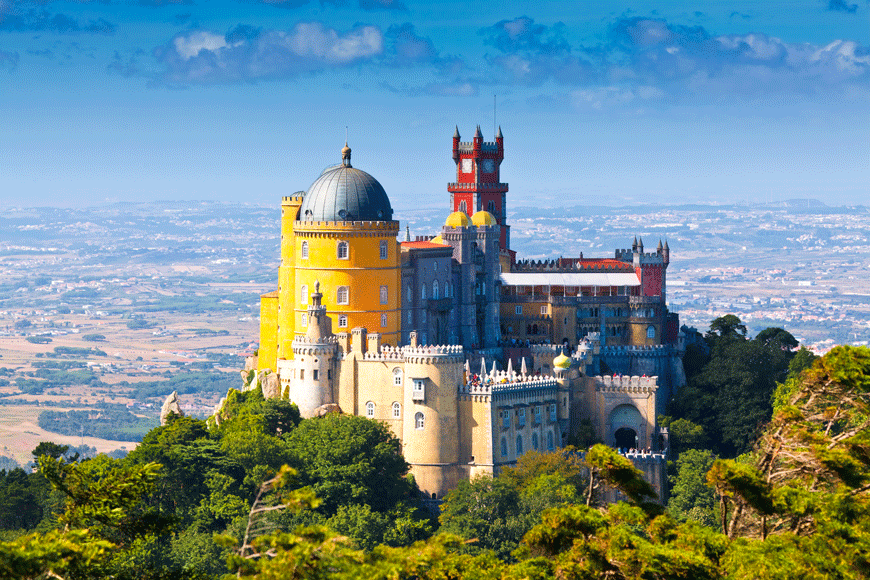 Sintra in Portugal: luxurious palais and gardens on the ocean side