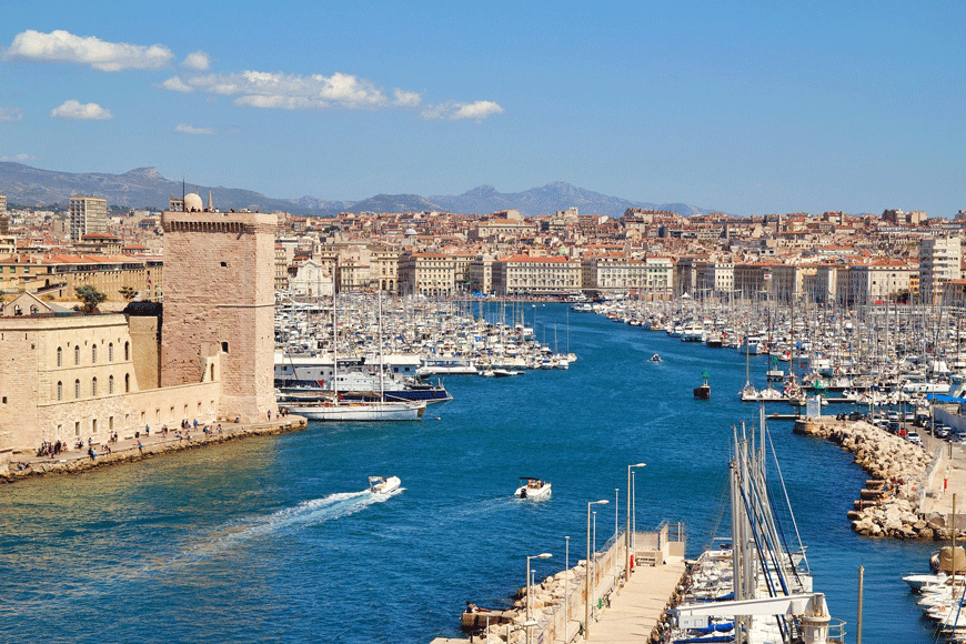 Marseille city centre: walk on the famous "vieux-port"